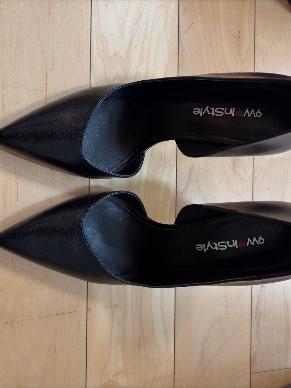 Black Pointed Toe Women's Pumps